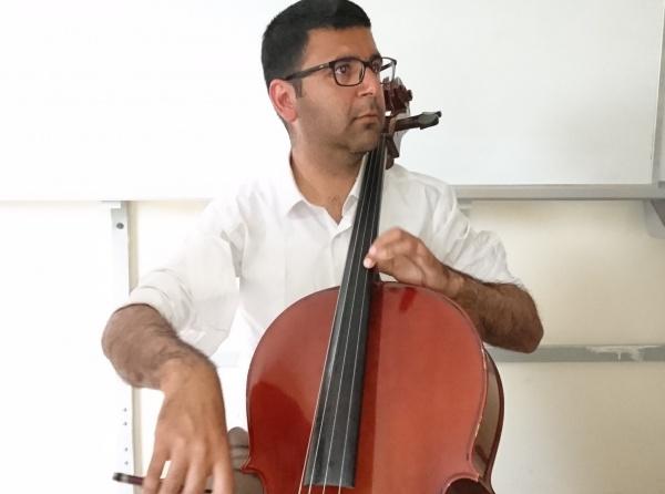 7. Sınıf öğrencilerine viyolonsel çalgısı ve Türk müziği makamları tanıtıldı. 