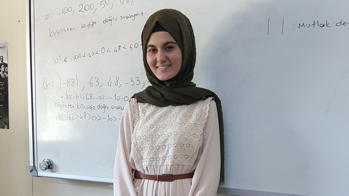 Rabia ÖZTÜRK - Matematik öğretmeni